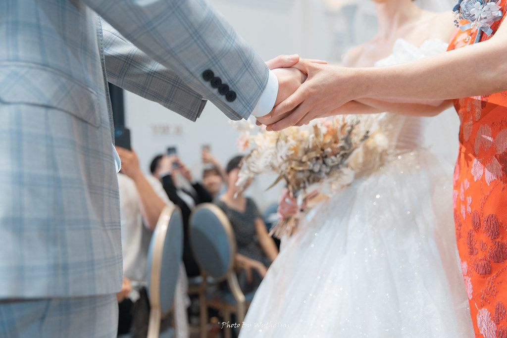 💡 為什麼婚禮錄影需要專業燈光師？